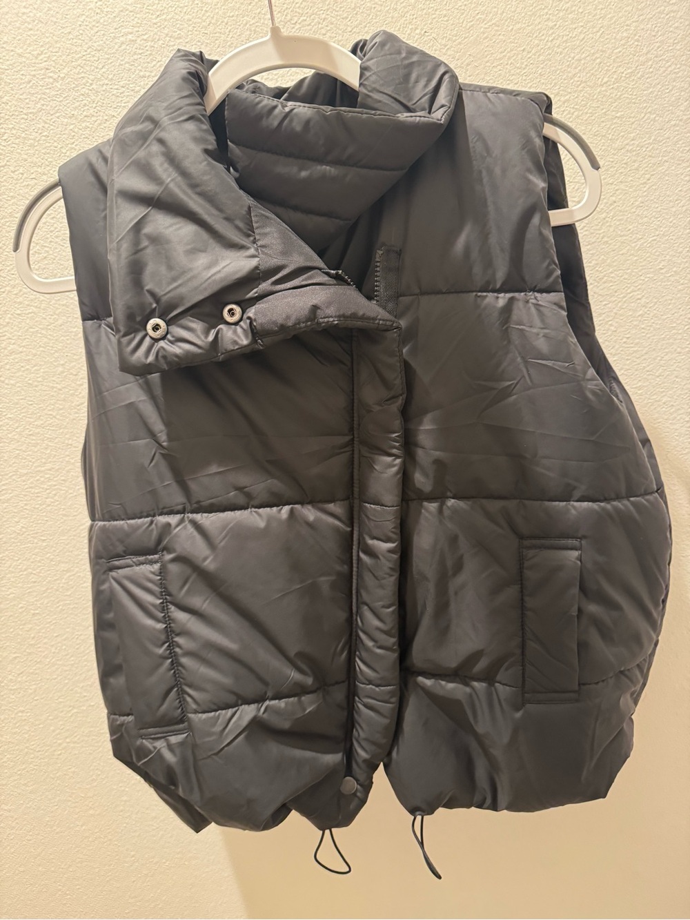 Quilted Puffer Vest in Black, size Small